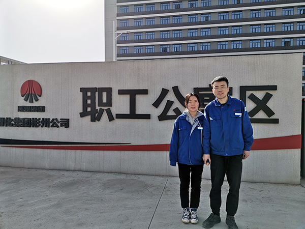剛下夜班的趙嚴、連妮妮.jpg