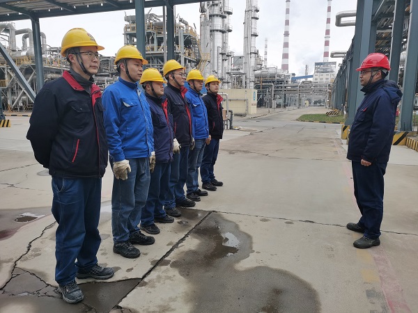 2月2日，尿素車(chē)間化工一班開(kāi)展液氨應(yīng)急演練.jpg