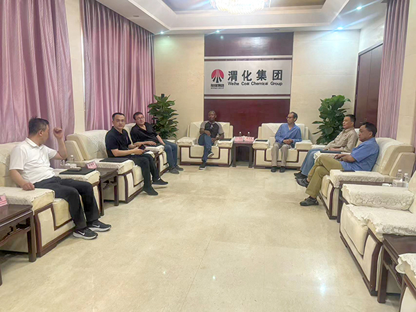 5月22日上午，陜西榆神外貿(mào)發(fā)展有限公司總經(jīng)理王仲及JA-代理咨詢德國有限公司首席執(zhí)行官約瑟夫·阿波雷加一行5人到公司座談交流，公司副總師張生財(cái)、渭河實(shí)業(yè)公司黨支部書記王勇及業(yè)務(wù)部主管張廣武參與座談.jpg